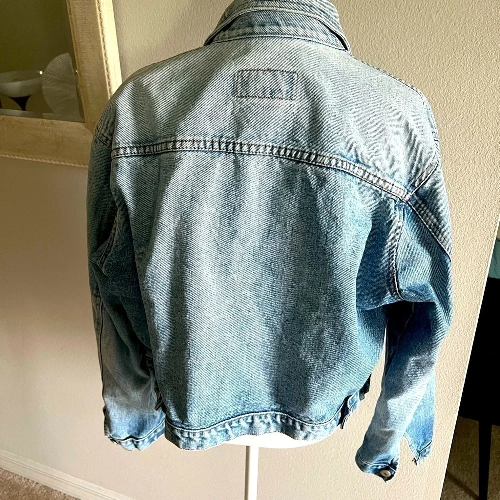 Breaker Jeans: Excellent Condition Women’s Denim Distressed Jeans Jacket, Size L